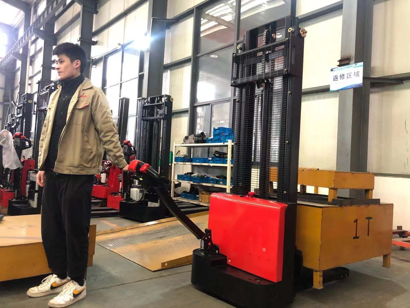 EP ESL122 1.2 Ton Elektrikli İstif Makinesi gorsel 3
