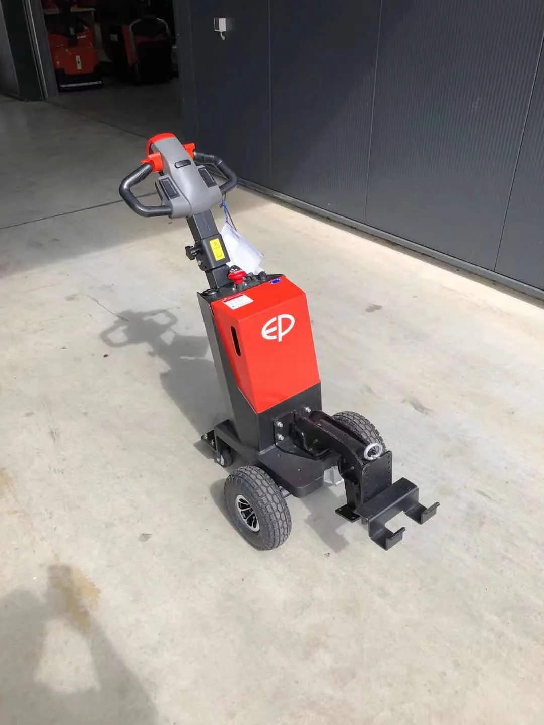 EP QDD10L 1 Ton Elektrikli Çekici gorsel 2